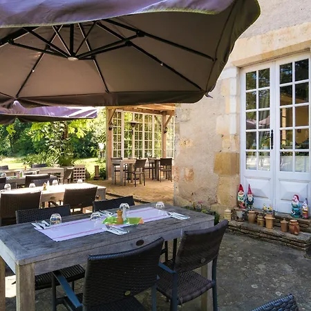 Modern In Chaleix With Swimming Pool, Cleaning Included Chalais (Dordogne)
