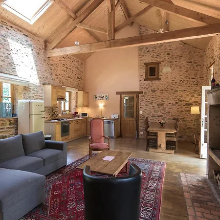 Modern In Chaleix With Swimming Pool, Cleaning Included Chalais (Dordogne)